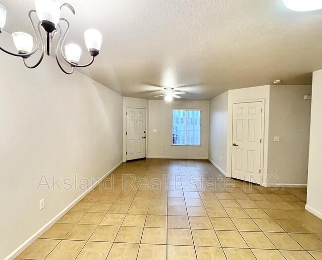 Building Photo - 445 Pearl Pl