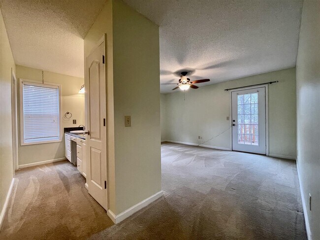 Building Photo - 75 Spring Lake Dr