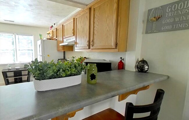 Interior Photo - Crimson Grant