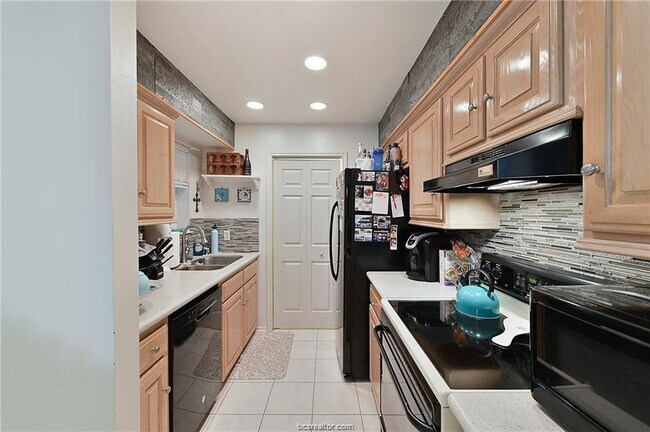 Building Photo - 2800 Longmire Dr
