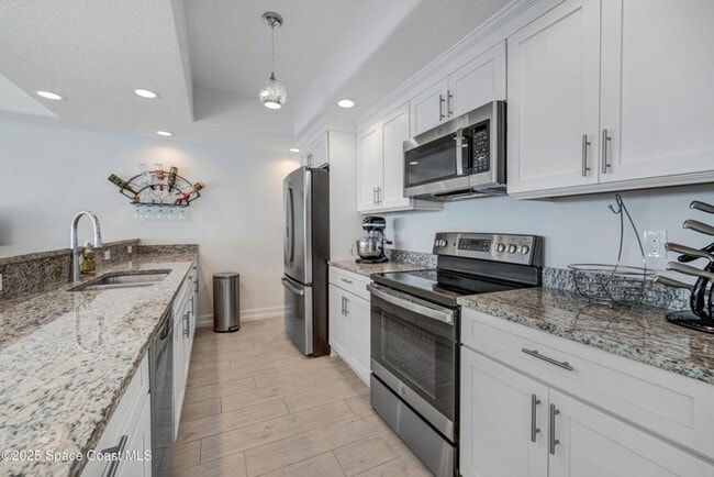 Building Photo - 1825 Riverside Dr