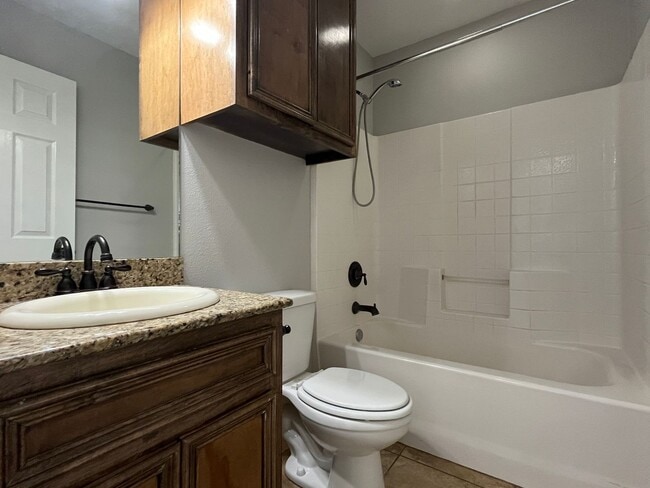 Building Photo - 2901 Dante Dr