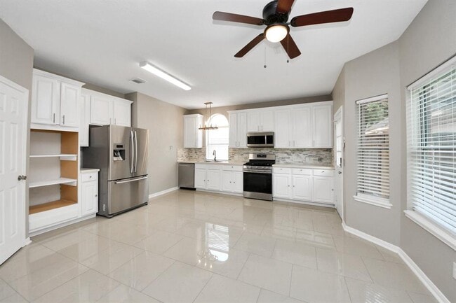 Building Photo - 1302 Raintree Cir