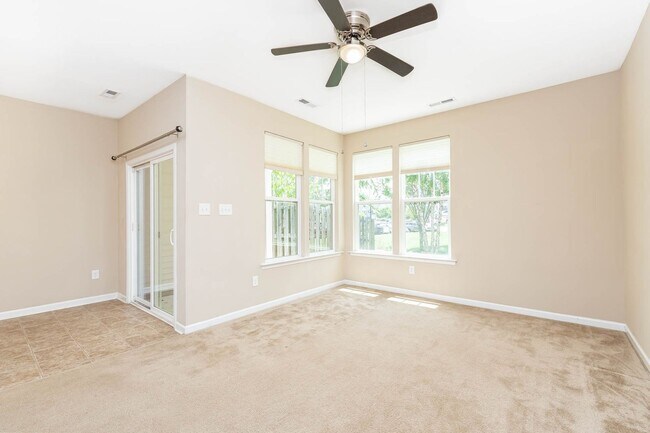 Building Photo - Beautiful 3 bedroom 2 Bath Town Home in Wi...