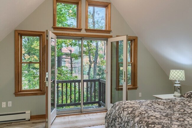 Building Photo - 291 Old Dunstable Rd