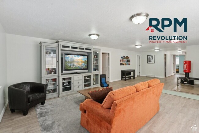 Building Photo - "Spacious 6-Bed Gem with Granite Touches & Cozy Fireplace in Morgan!"