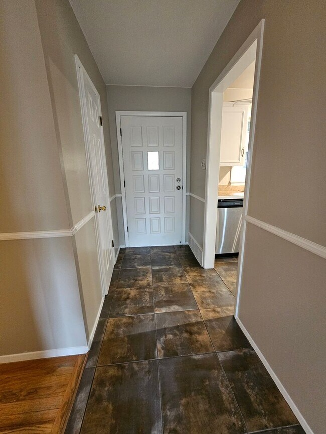 Building Photo - Virginia Village 4 Bed 3 Baths Large Yard Attached Garage Super Spacious!