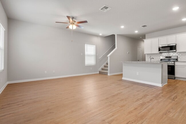 Building Photo - 4 Week Free Move-In Special! Well-Maintained Townhome w/ Open Layout & Great Accessibility