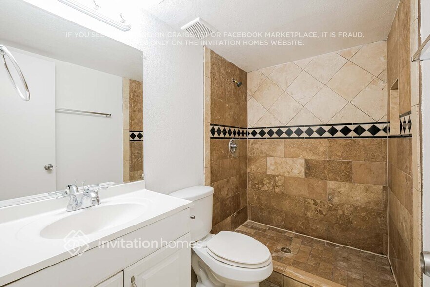 Building Photo - 7007 W Vernon Ave