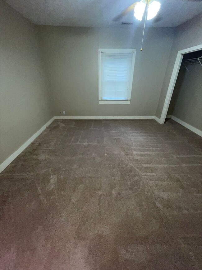 Building Photo - Evergreen Community