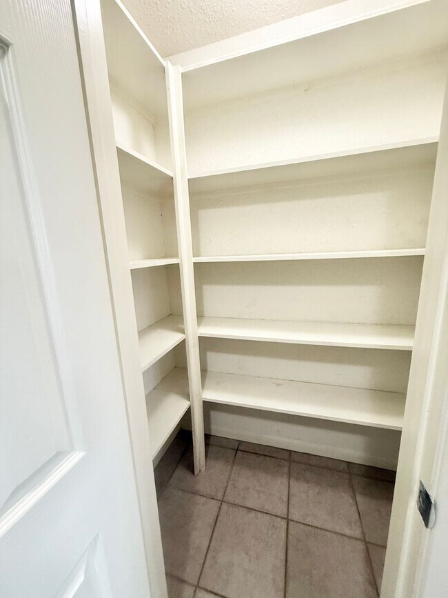 Building Photo - 801 Hickory St