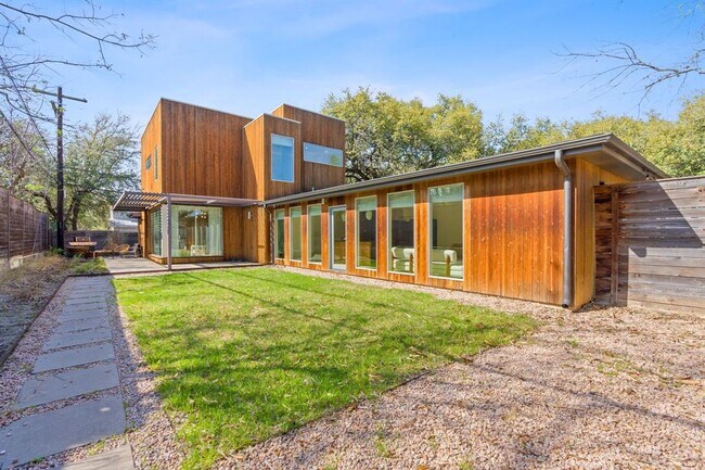 Primary Photo - 2418 S 5th St