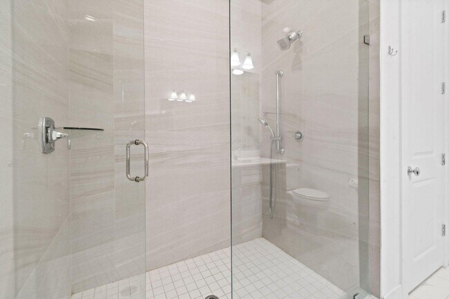 Building Photo - 1221 Faulkner Ter