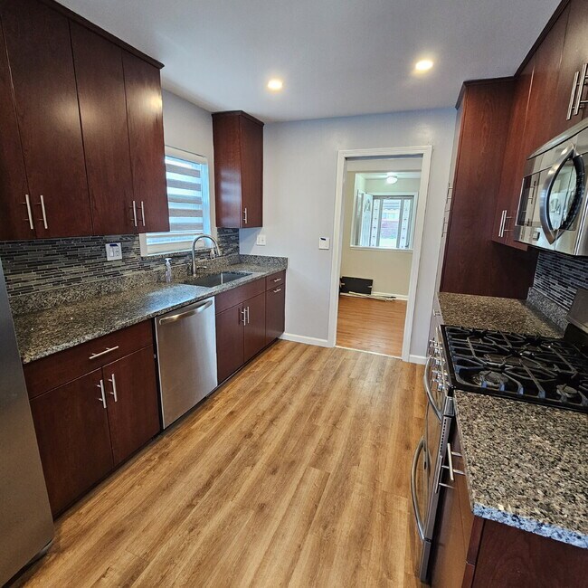 Building Photo - Updated 3 Bedroom w/ Granite, updated cabinets + Stainless Appliances in Kitchen – 1.5 Bath, Semi...