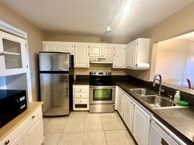 Building Photo - 403 NW 68th Ave
