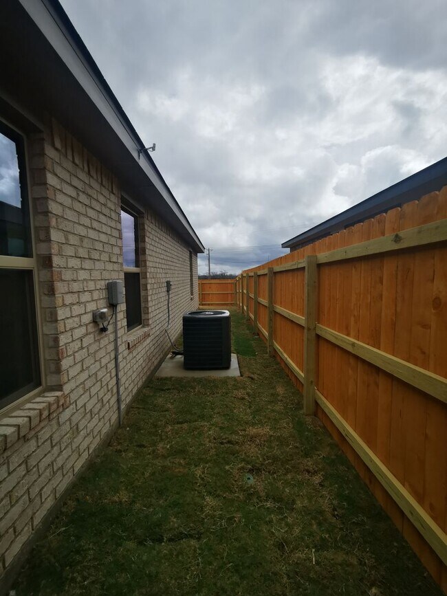 Building Photo - P2-2306 Duntov Drive Temple, TX 76504