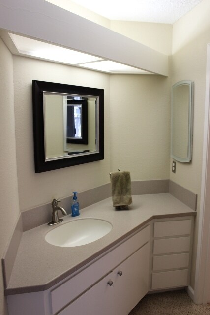 Building Photo - 1088 Cedar Gables Dr