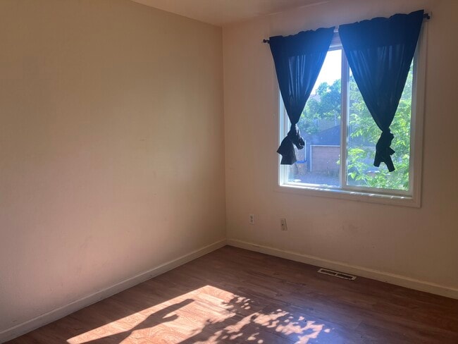 Building Photo - 1415 Boswell Dr