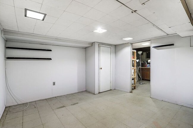 Building Photo - 3351 Clay St NE