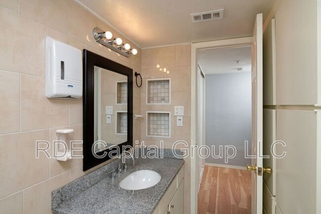 Building Photo - 3121 Park Ln