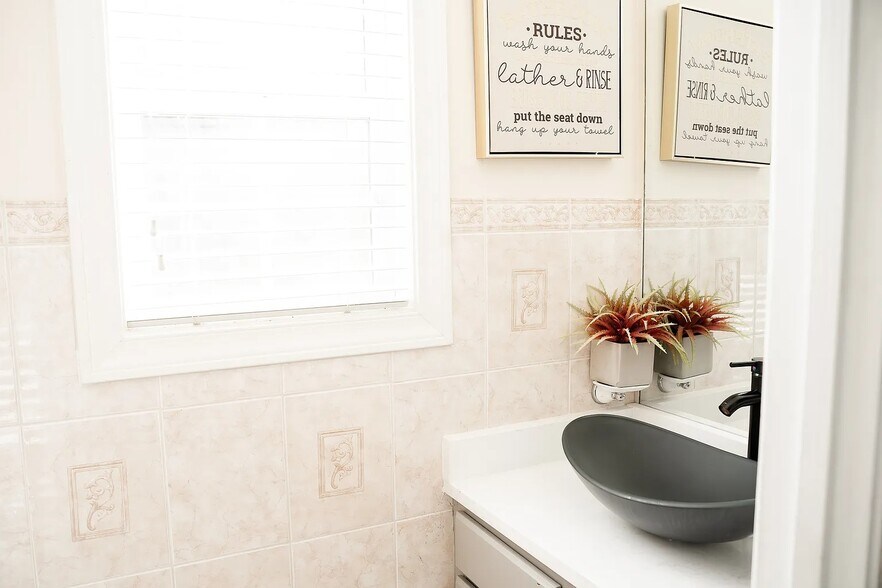 Building Photo - 4433 Pond Edge Rd