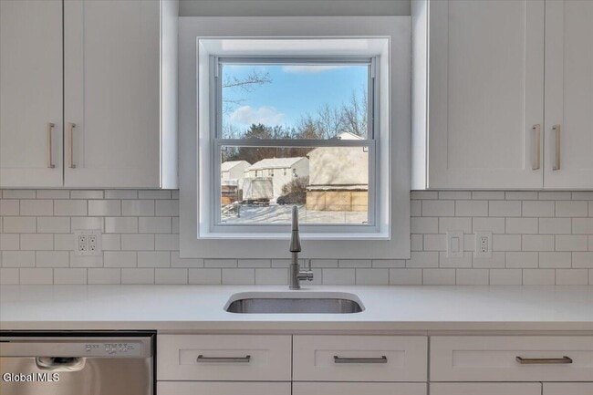 Building Photo - 257 W Circular St