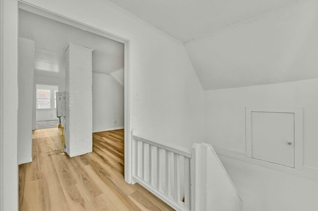 Building Photo - 1261 E 123rd St