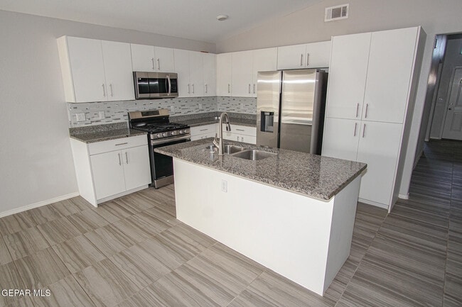 Building Photo - 14740 Charles Foster Ave