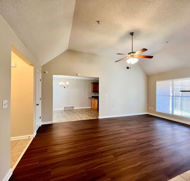 Building Photo - Quaint 2/2 in Gated Olive Branch Community!
