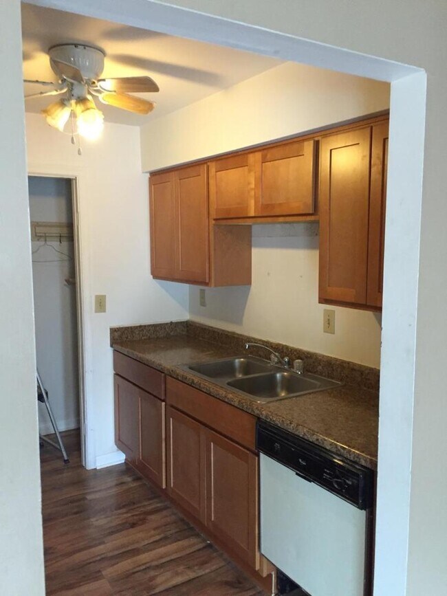 Building Photo - Cute n cozy Condo near Princess Anne & Salem Rd Va Beach