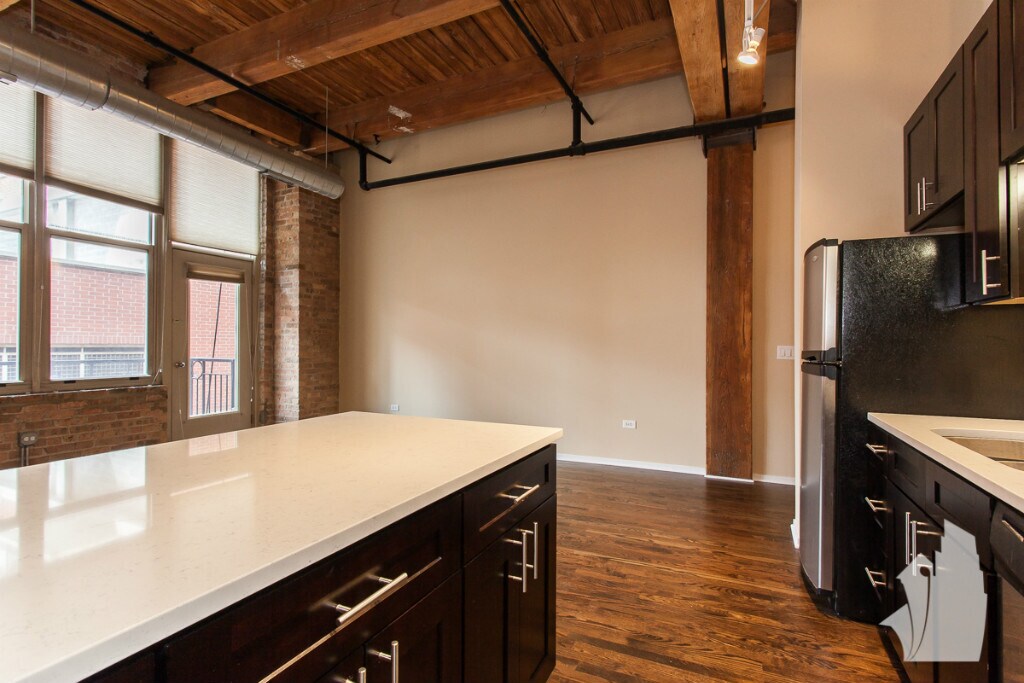 Building Photo - 1500 W Monroe St