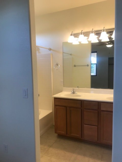 Building Photo - 1635 Entrada Dr
