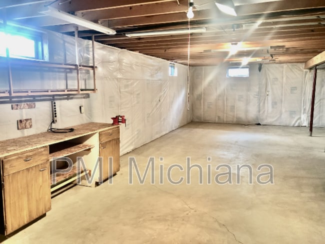 Building Photo - 51880 Courtland Dr