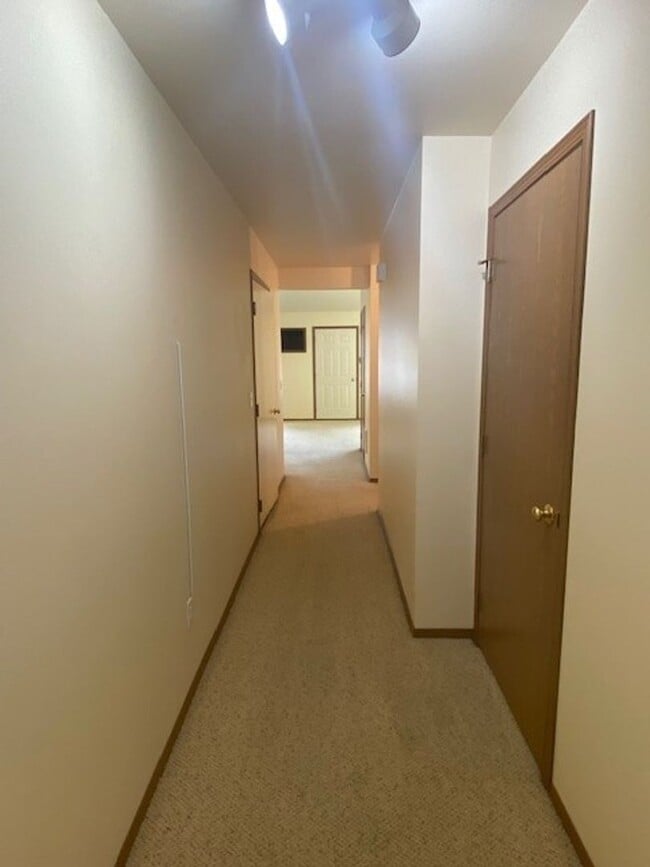 Building Photo - S519