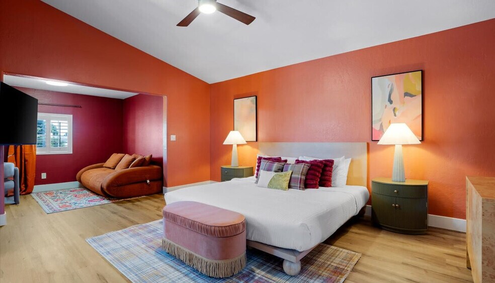 Building Photo - 2431 E Laurel St