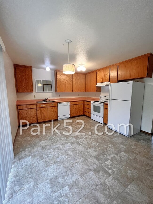 Building Photo - 2 Bedroom 1 Bathroom Tacoma Duplex