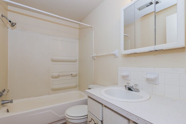 Building Photo - 3611-3625 Charlotte Dr