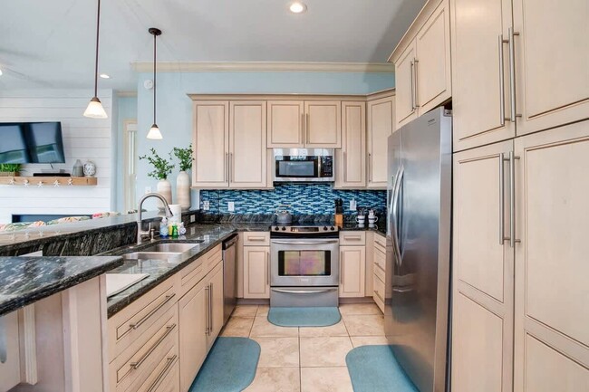 Building Photo - 6727 Kiva Way