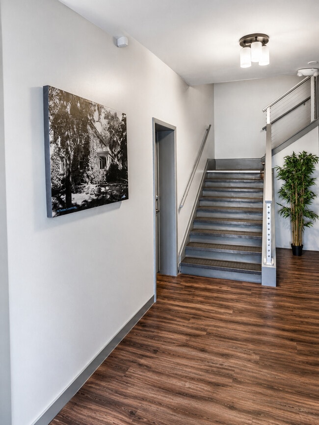 Building Photo - 825 Tappan