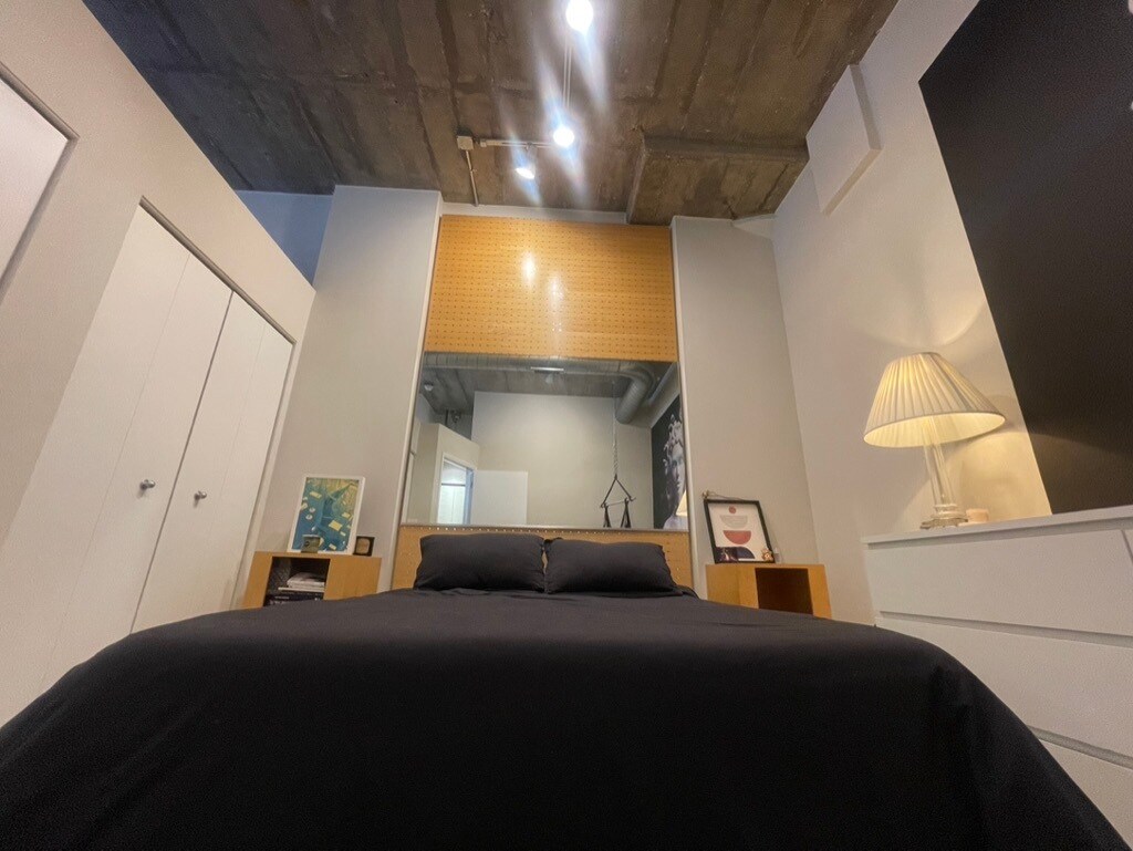 Building Photo - 1000 W 15th St