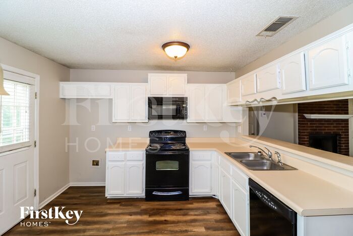 Building Photo - 7540 Spinola Ln