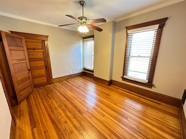 Building Photo - Hunter Ave 1045-1047 GW2