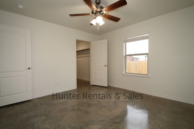 Building Photo - North Killeen 3-Bed Duplex with Modern Tou...