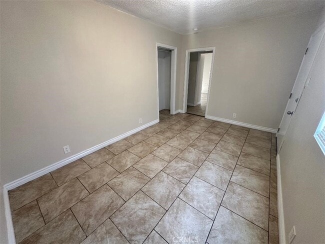 Building Photo - 10516 Clovis Ave