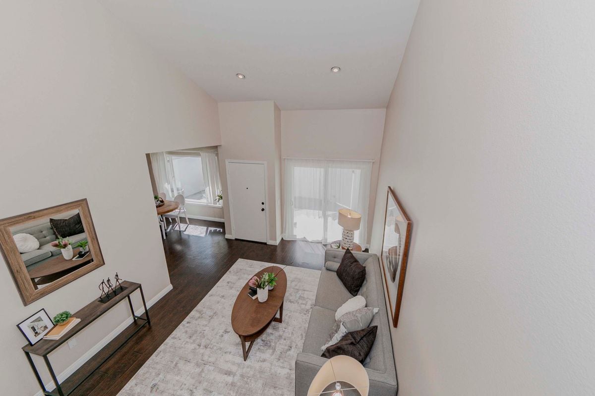 Building Photo - 2422 Coventry Cir