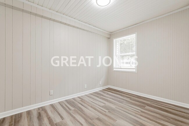 Building Photo - NOW OFFERING HALF OFF THE FIRST FULL MONTH...