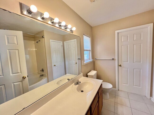 Building Photo - 2829 Roundleaf Ct
