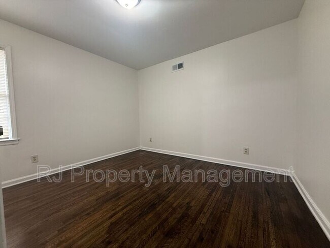 Building Photo - 5512 Cottonwood Rd