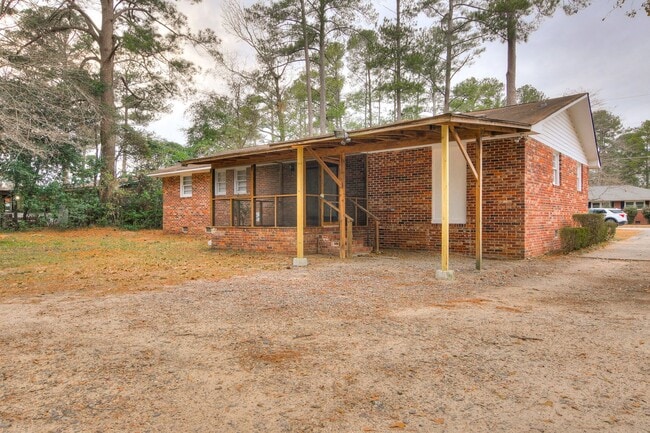 Building Photo - Updated 3 Bed 2 Bath off Columbia Rd