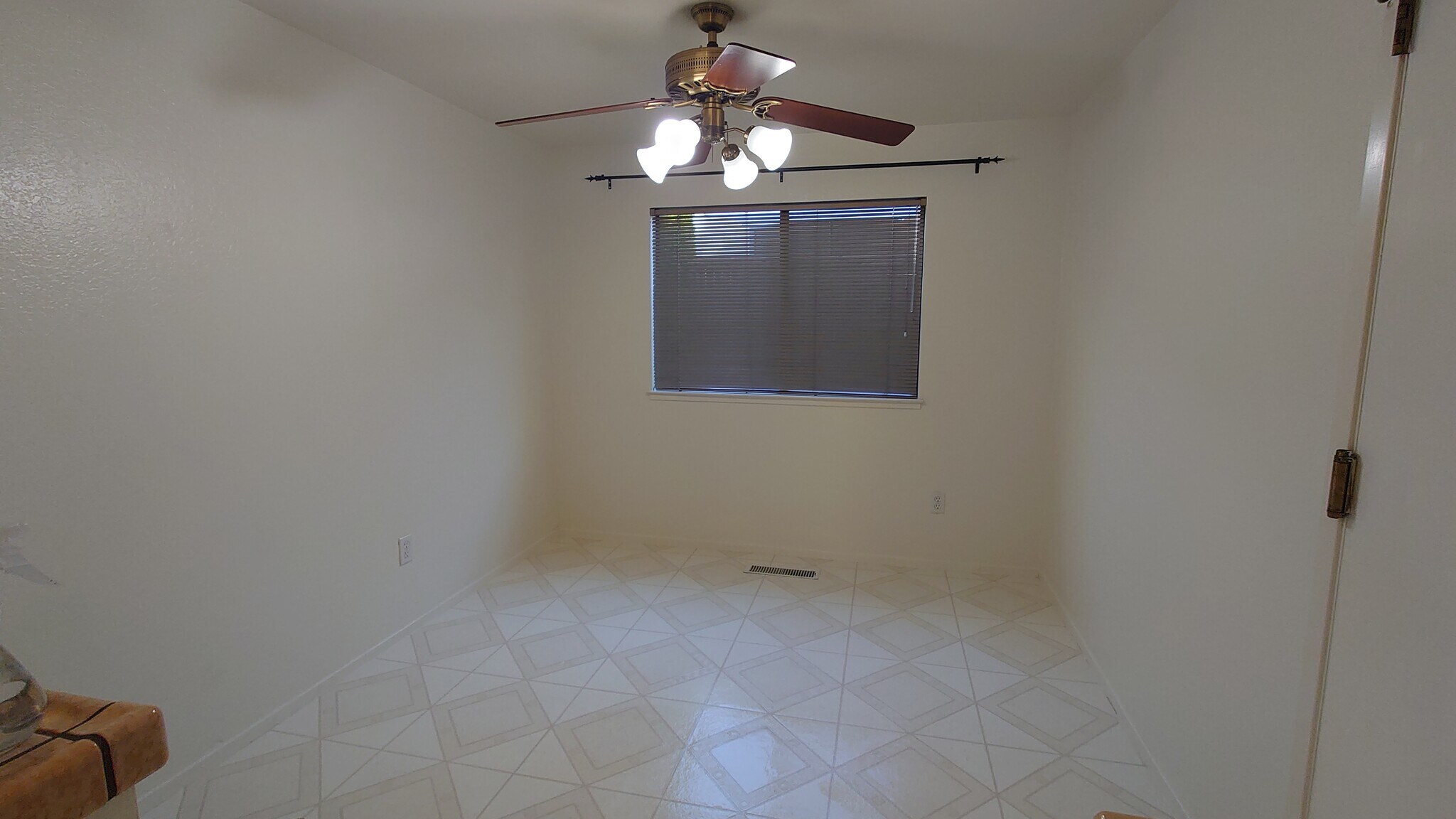 kitchen nook - 636 Montezuma Ct